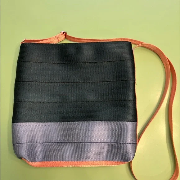 Harveys Watermelon streamline crossbody - Picture 2 of 7